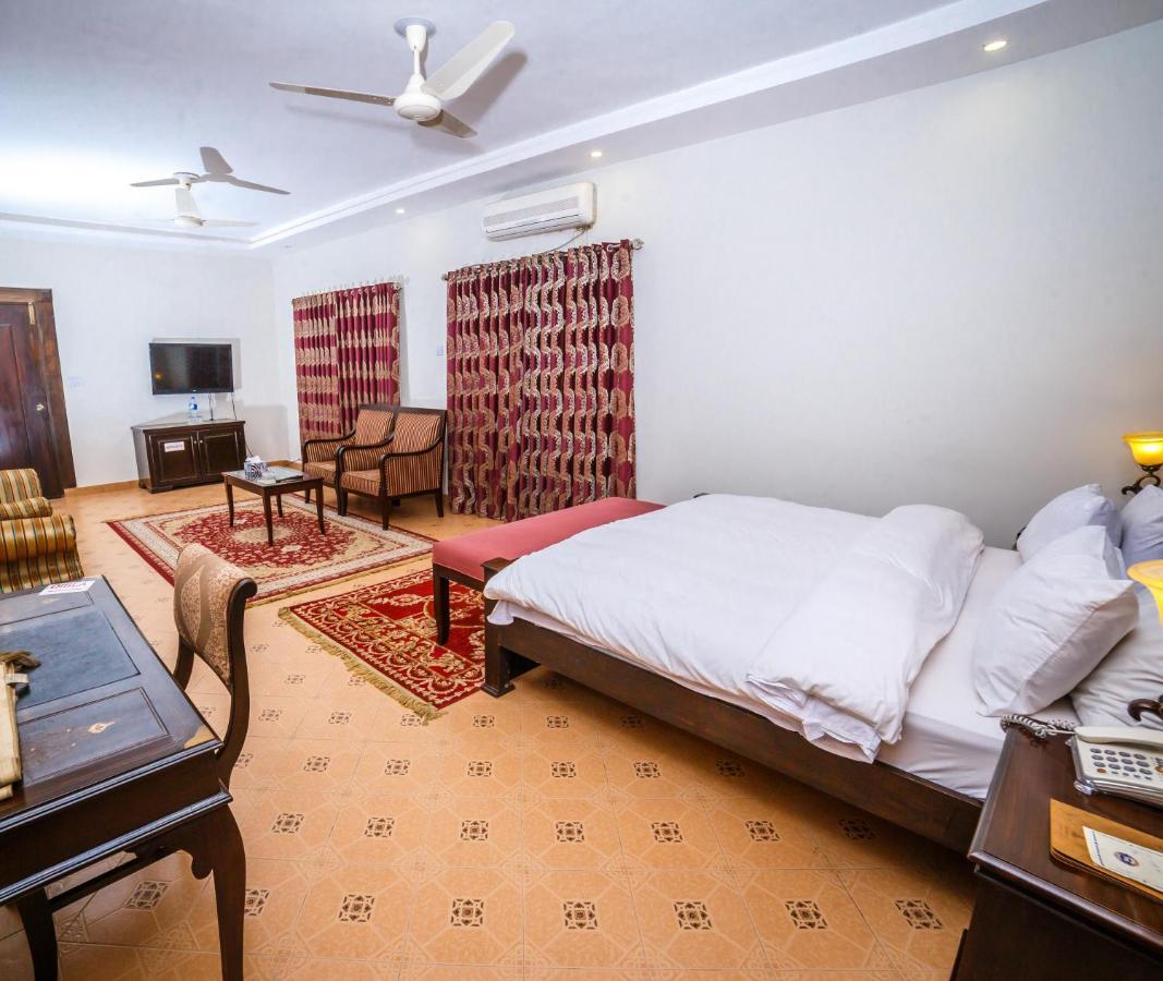 Vip House Hotel Peshawar Exterior photo