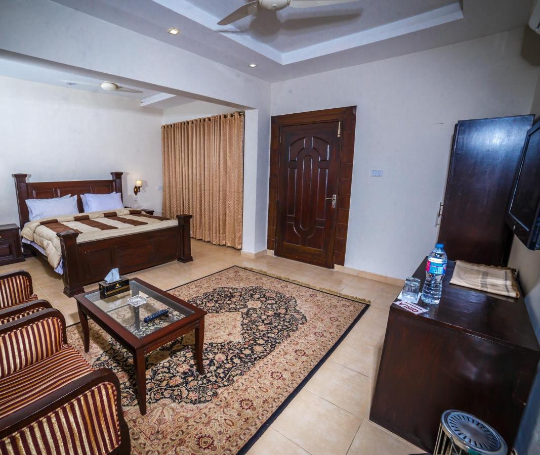 Vip House Hotel Peshawar Exterior photo