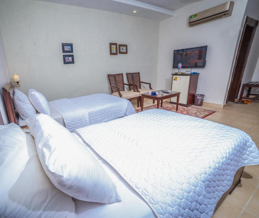 Vip House Hotel Peshawar Exterior photo