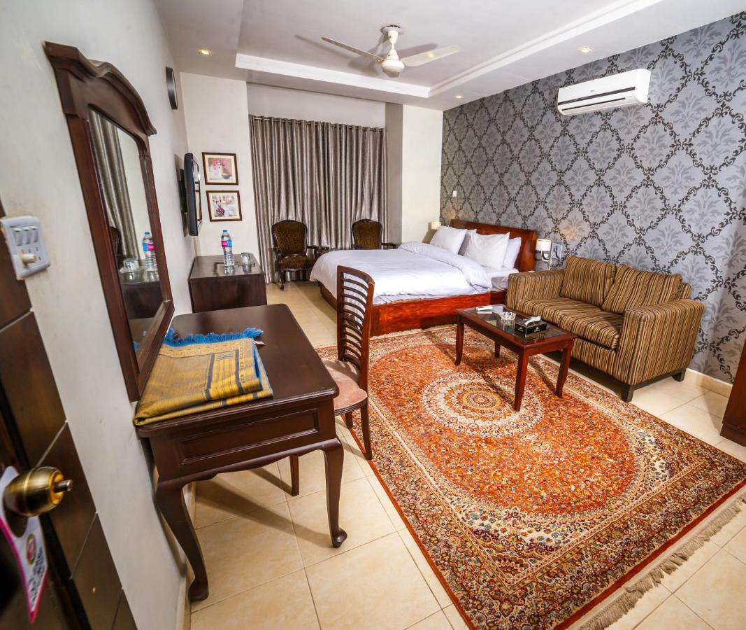 Vip House Hotel Peshawar Exterior photo