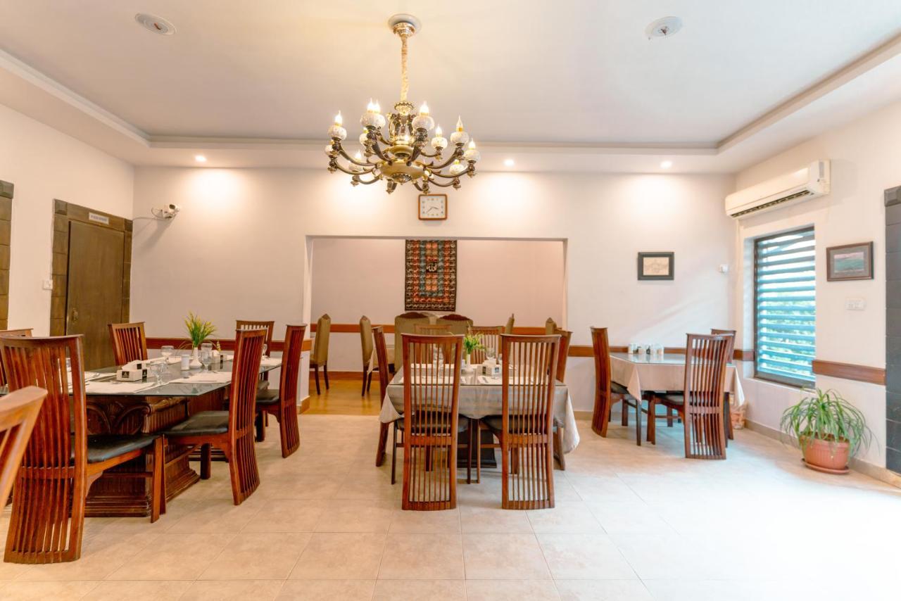 Vip House Hotel Peshawar Exterior photo
