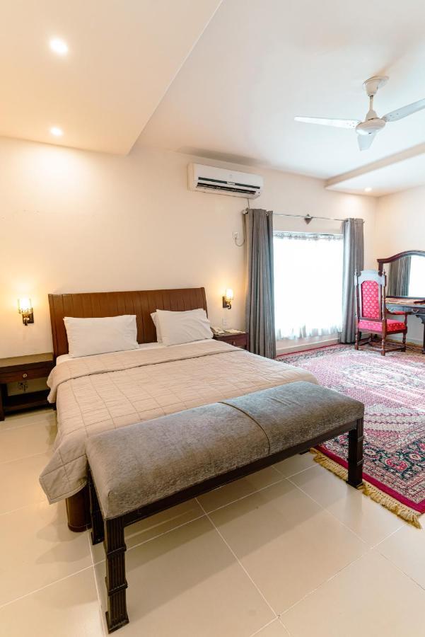 Vip House Hotel Peshawar Exterior photo