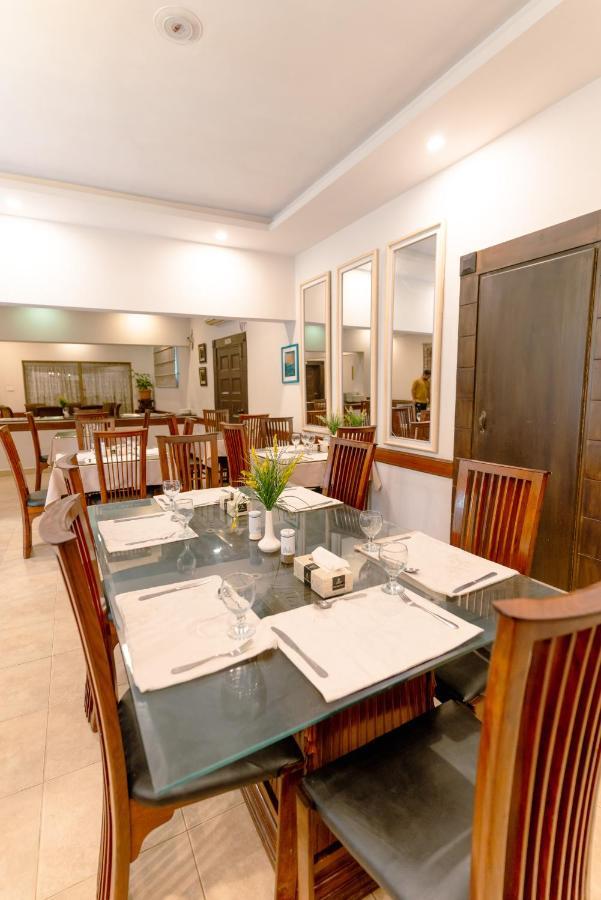 Vip House Hotel Peshawar Exterior photo